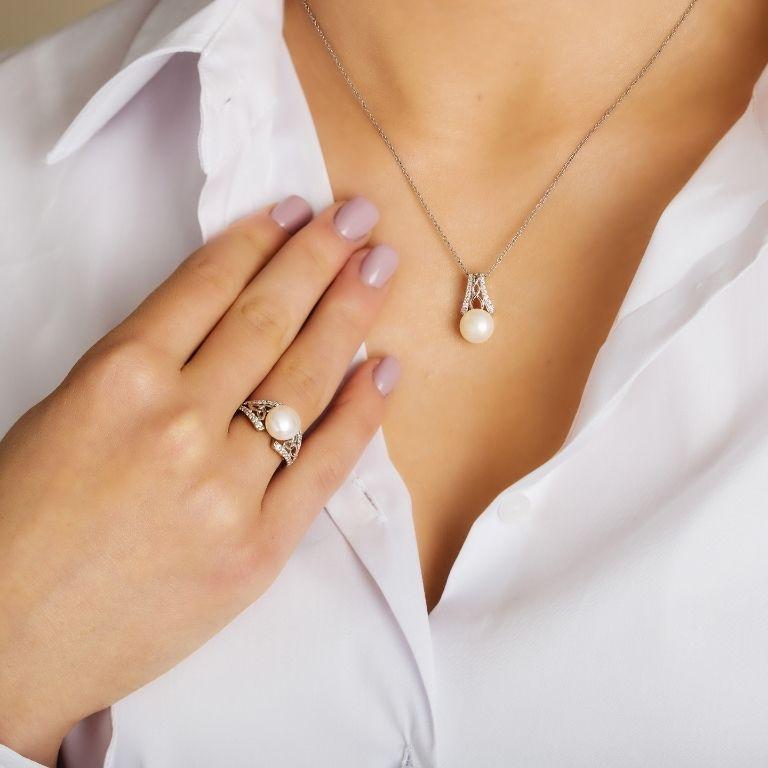 Shanore - Pearl Trinity Knot Pendant